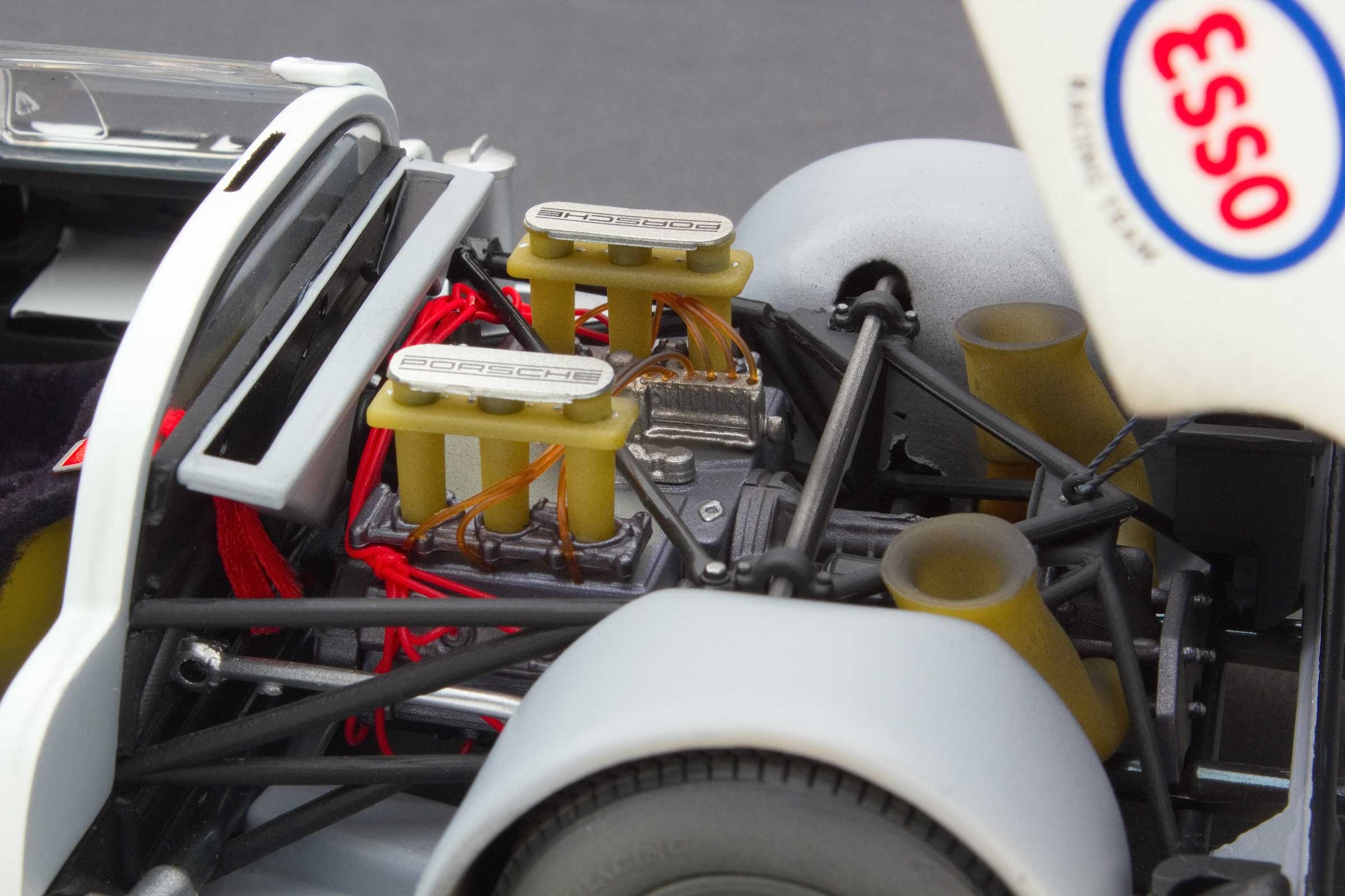 Exoto Porsche 910 | 1971 Le Mans 24 Hours | Christian Poirot, Jean-Louis Lafosse | Finish Line Plus - Image 4