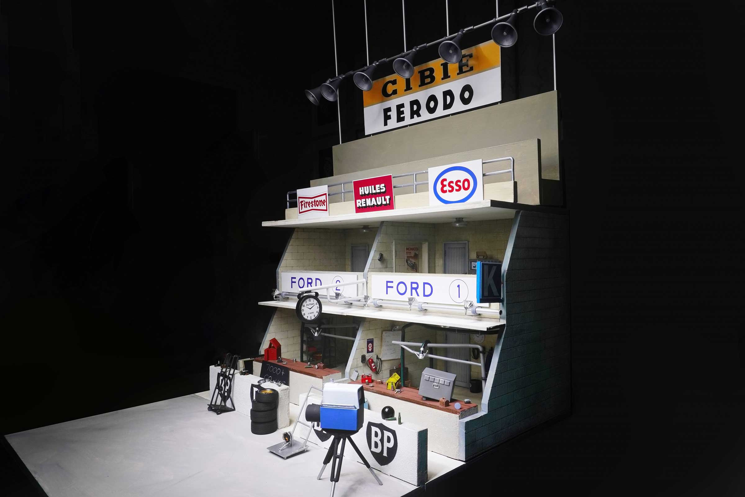 Exoto Diorama Display | Le Mans Pits | Ford vs Ferrari